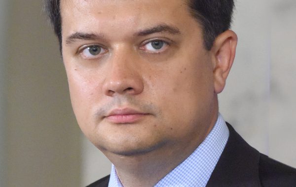 Телевізійна чистота і парламентська холодність: стиль Дмитра Разумкова